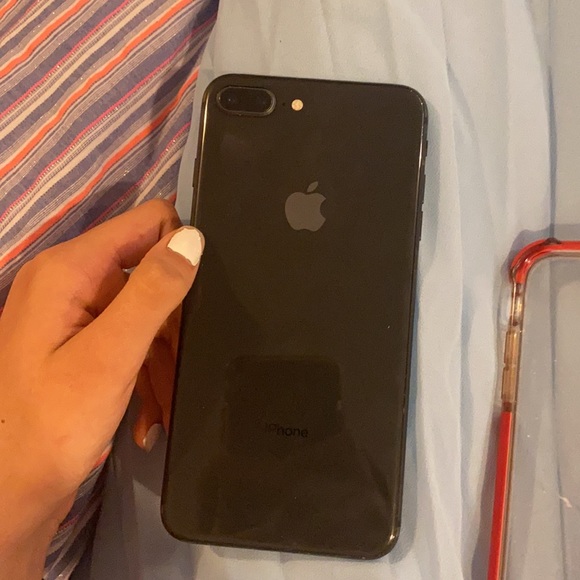 iPhone 8 Plus - Picture 3 of 5